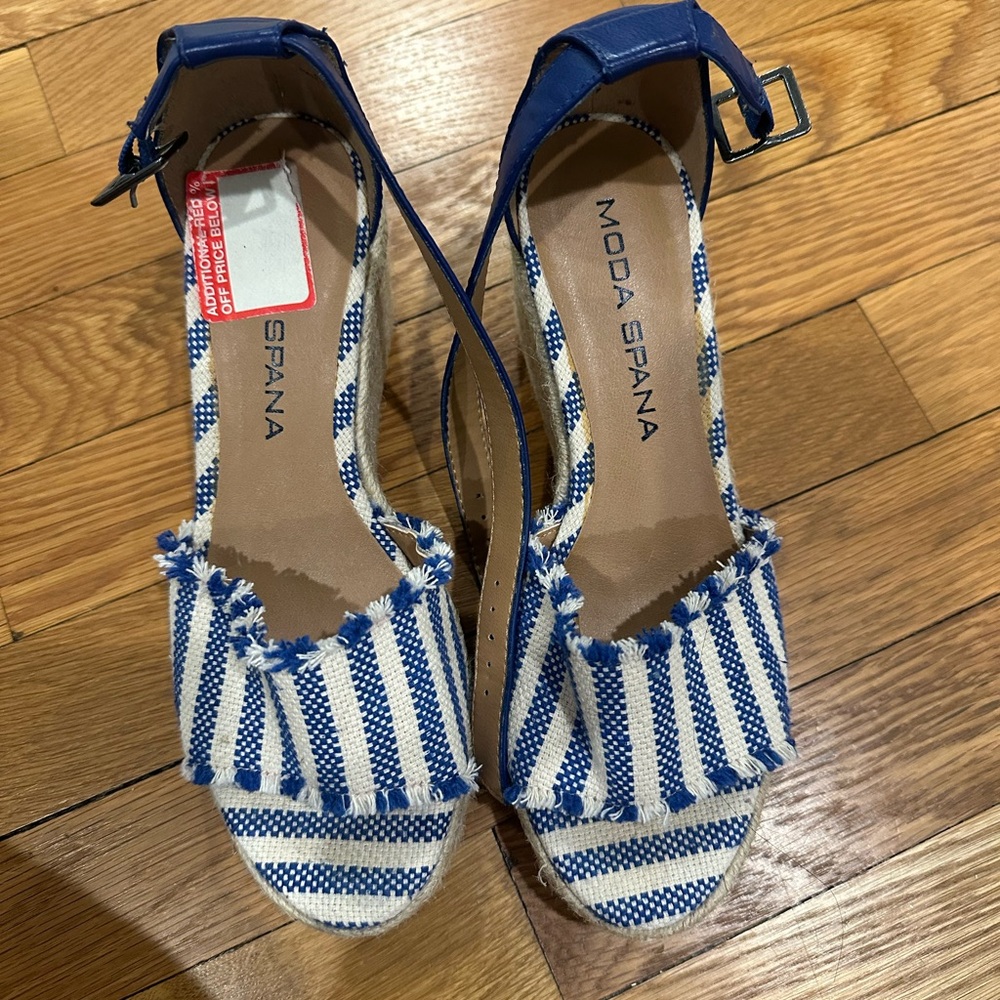 Fun blue and white Moda spana shoes